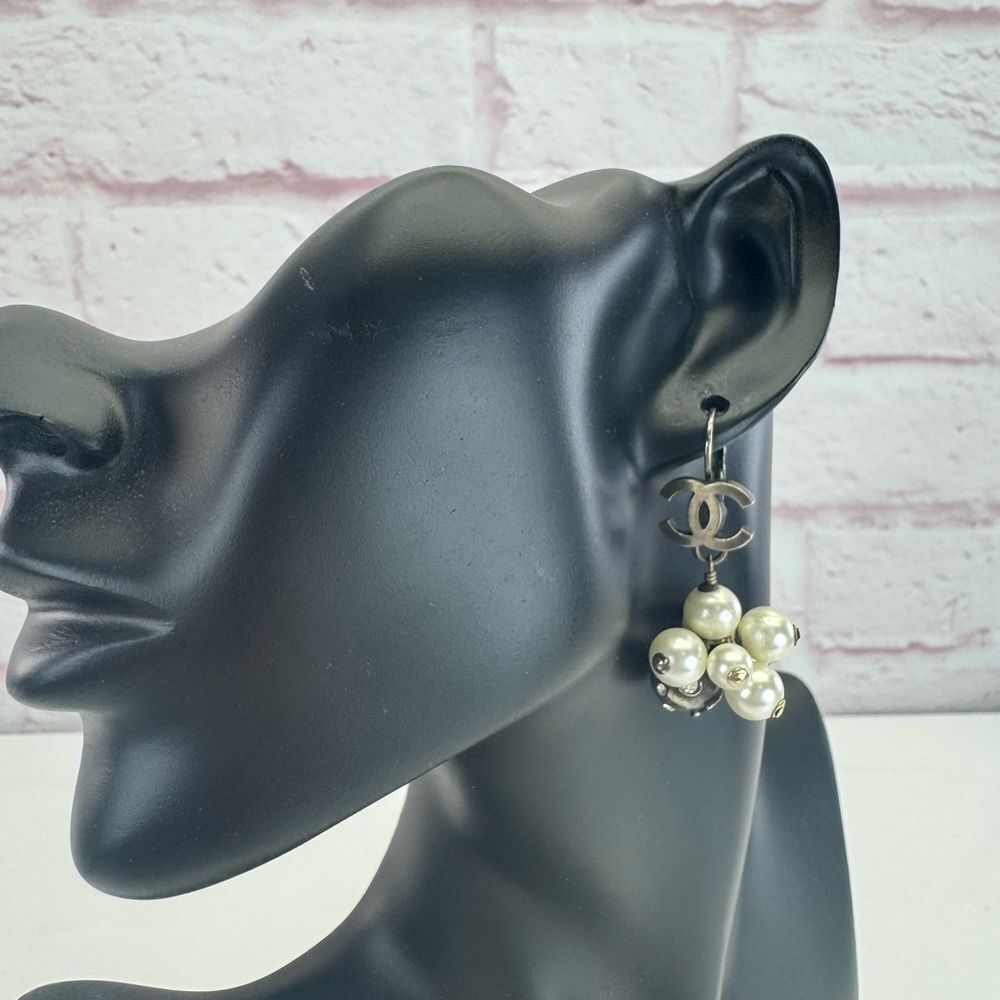 Chanel 04 A Vintage Elegant Pearl Cluster Earrings